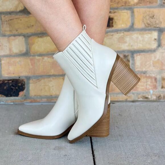 Marc Fisher Lommie Leather Bootie White Size 6 - Picture 1 of 7